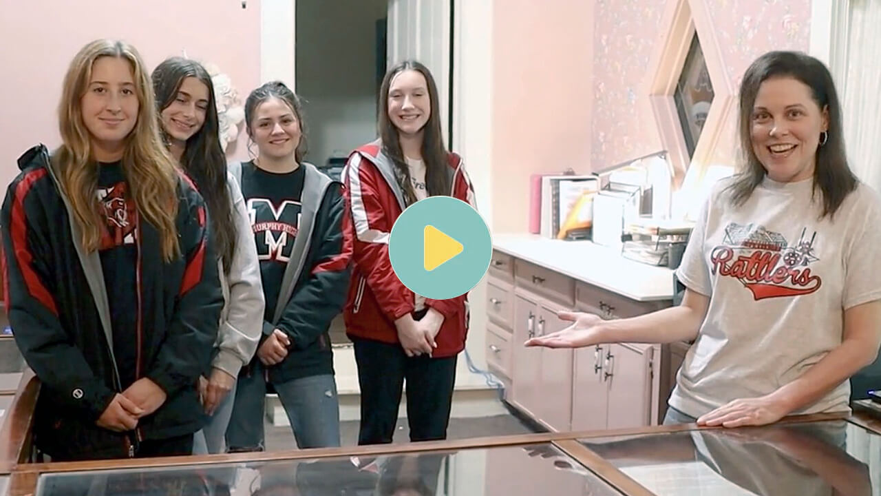 Video from Queen of Diamonds Inn>